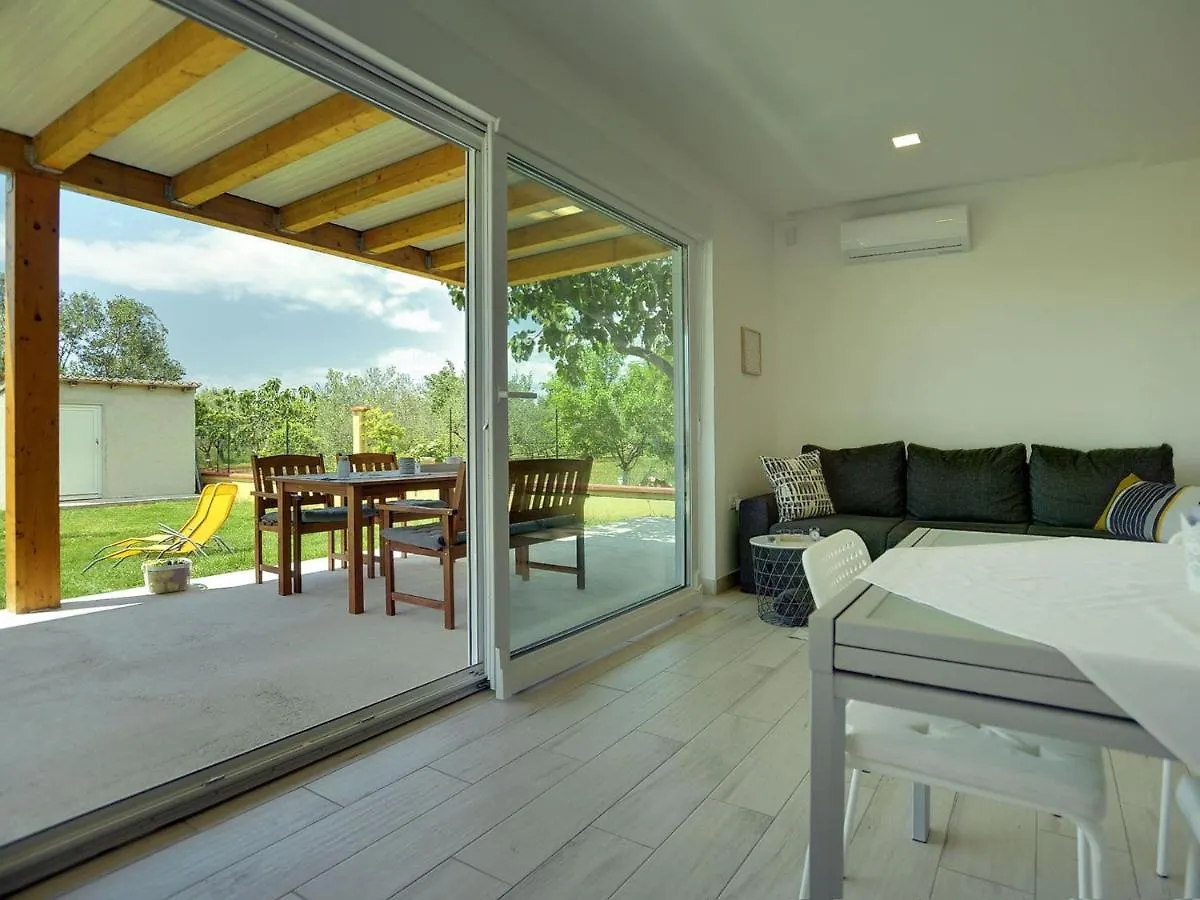 Modern Holiday Home With Enclosed Garden Fazana 0*,