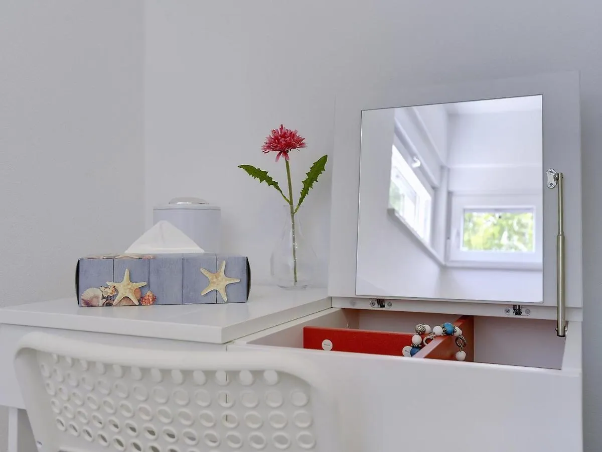 Modern Holiday Home With Enclosed Garden Fazana