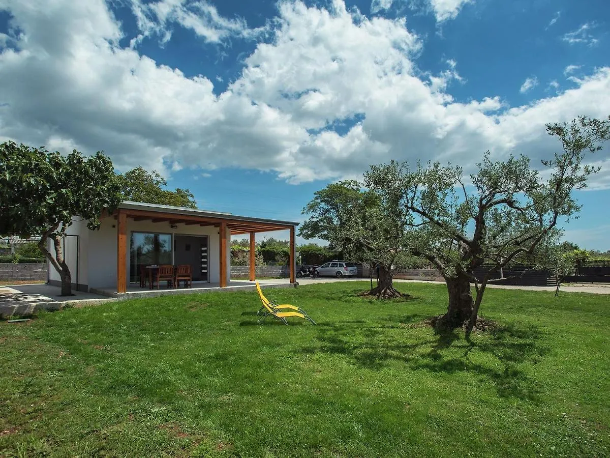 Modern Holiday Home With Enclosed Garden Fazana