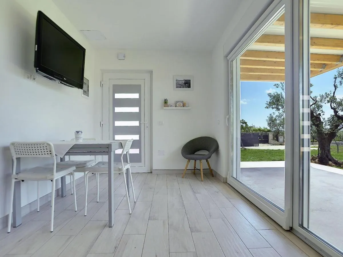 Modern Holiday Home With Enclosed Garden Fazana