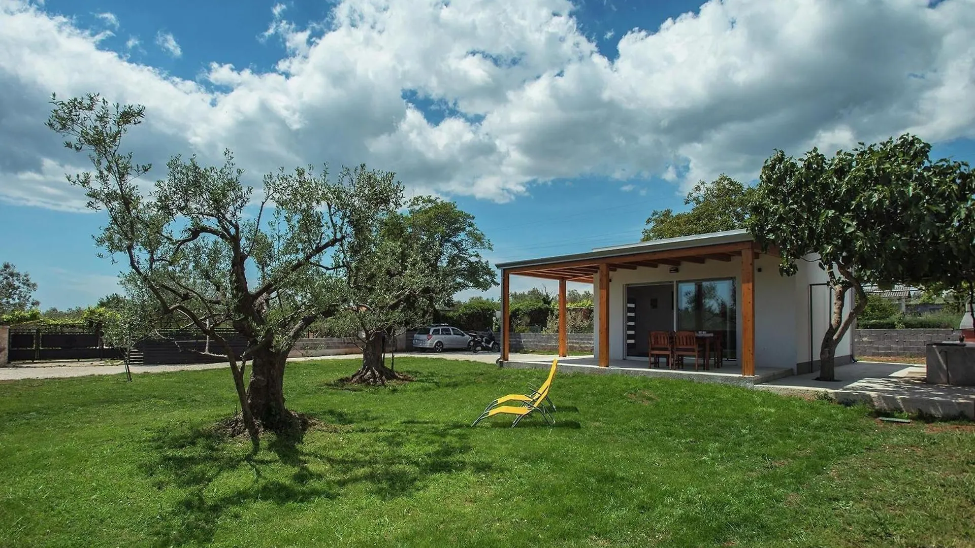 Modern Holiday Home With Enclosed Garden Fazana