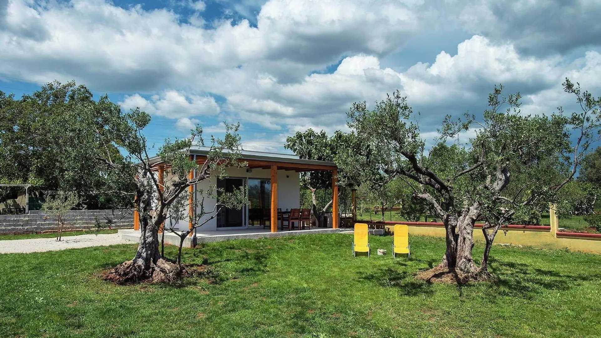 Modern Holiday Home With Enclosed Garden Fazana