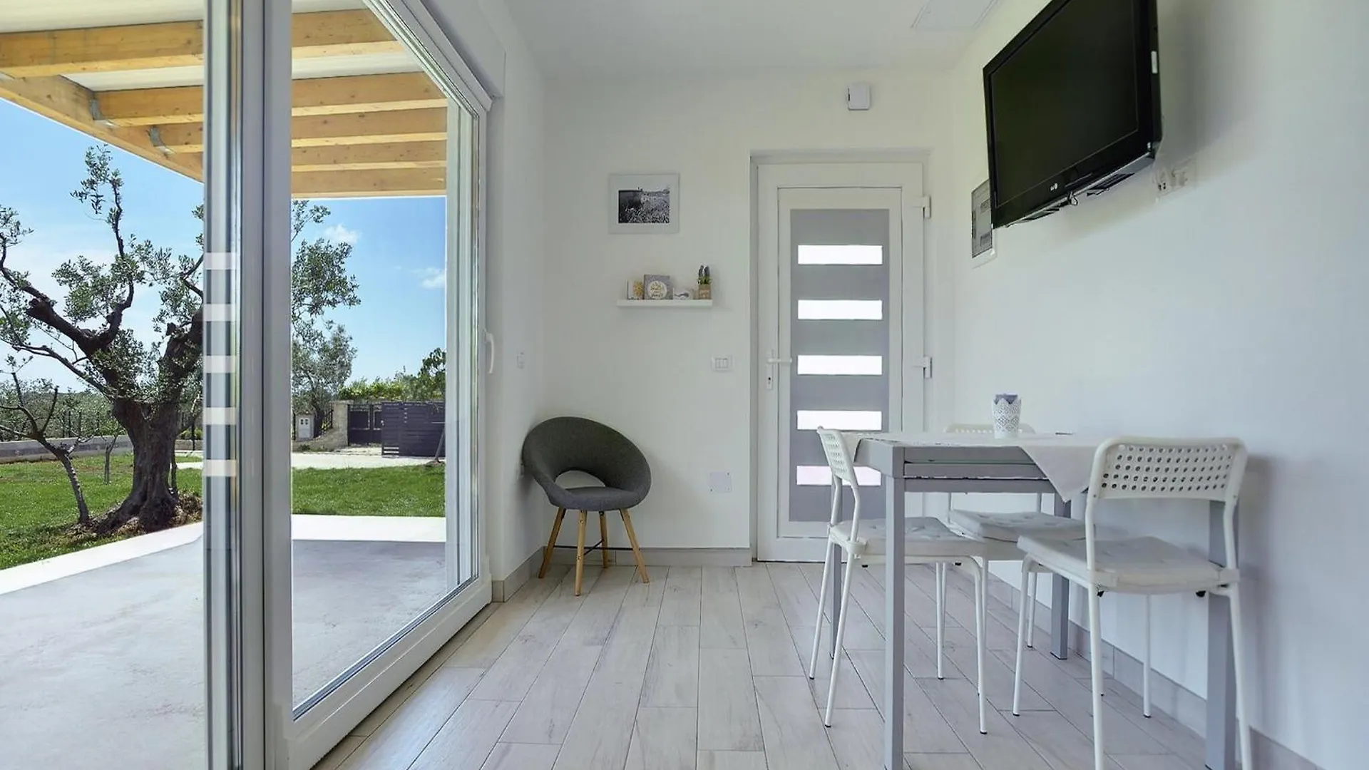 Modern Holiday Home With Enclosed Garden Fazana Croatia